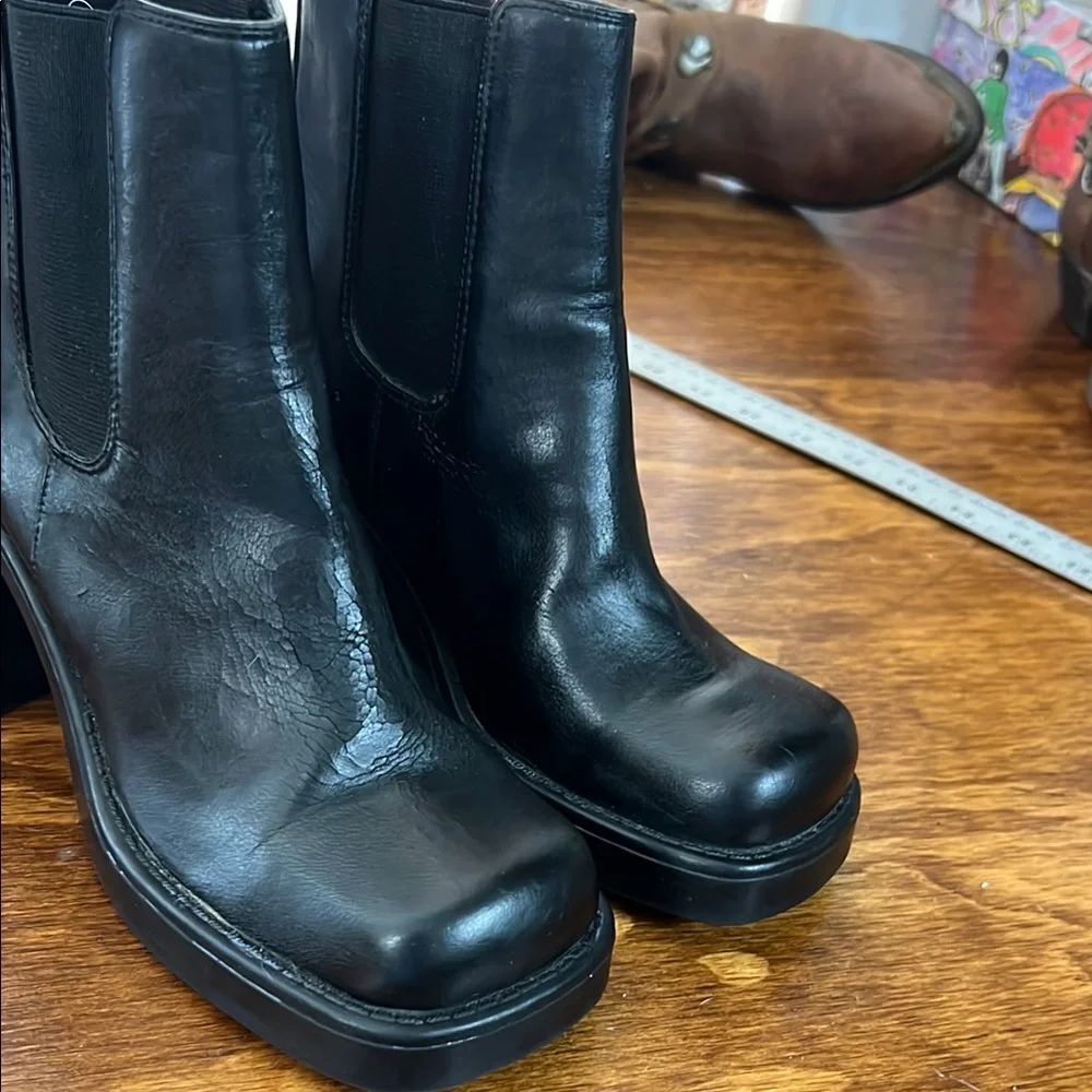 No Boundaries Black Ankle Booties with Elastic Panels - Picture 6 of 12